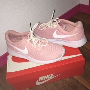 Pink nike tanjuns! 💕